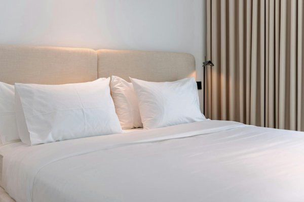 Quels sont les meilleurs itinéraires pour une randonnée sur le sentier de la côte amalfitaine, Italie?